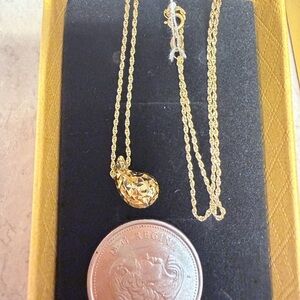 18K Gold Teardrop Pendant & Necklace 18 inches